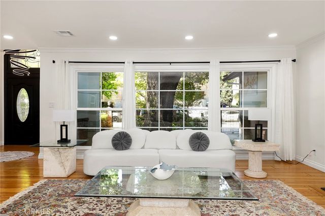 4428 Saugus Avenue, Sherman Oaks, CA 91403