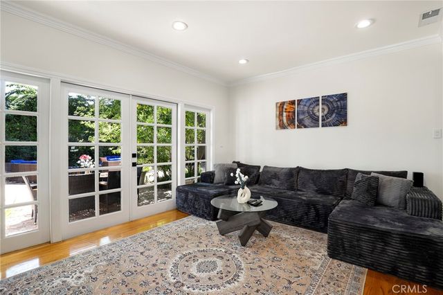 4428 Saugus Avenue, Sherman Oaks, CA 91403