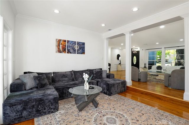 4428 Saugus Avenue, Sherman Oaks, CA 91403