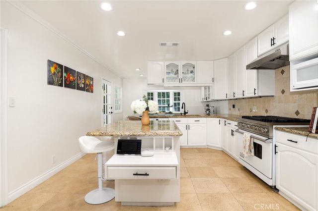 4428 Saugus Avenue, Sherman Oaks, CA 91403