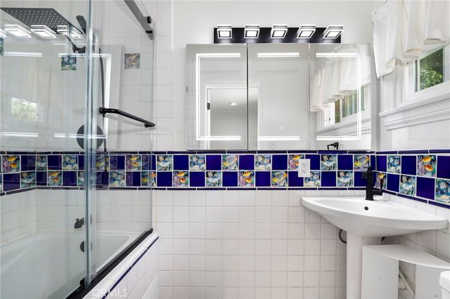 4428 Saugus Avenue, Sherman Oaks, CA 91403