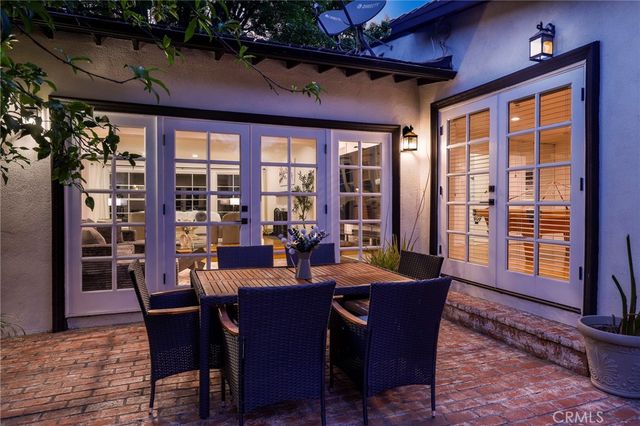 4428 Saugus Avenue, Sherman Oaks, CA 91403