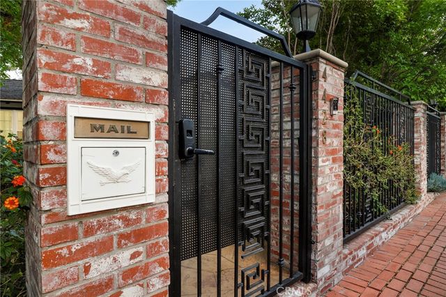 4428 Saugus Avenue, Sherman Oaks, CA 91403