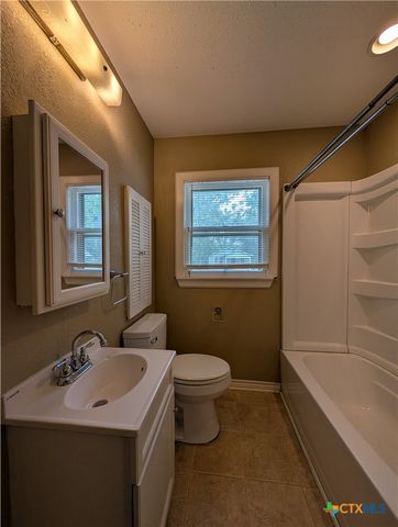 1185 W Mill Street, New Braunfels, TX 78130