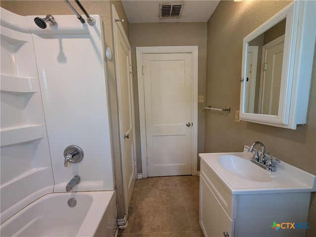 1185 W Mill Street, New Braunfels, TX 78130