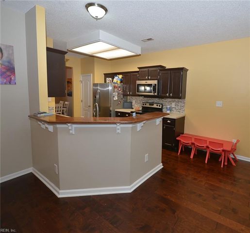 517 Whisper WALK, Chesapeake, VA 23322