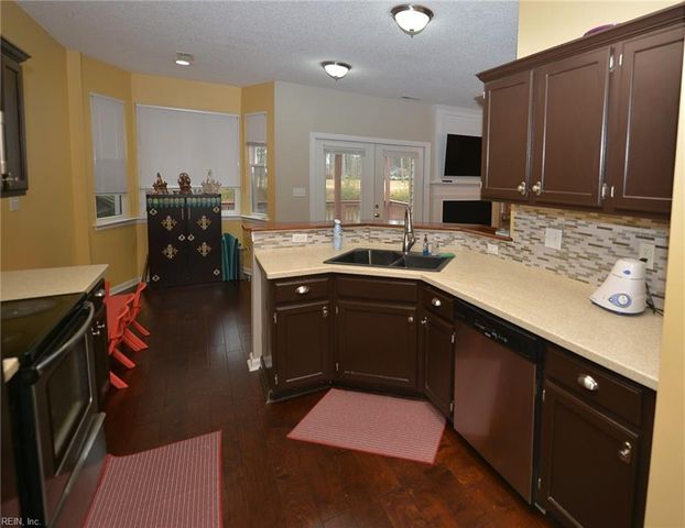 517 Whisper WALK, Chesapeake, VA 23322