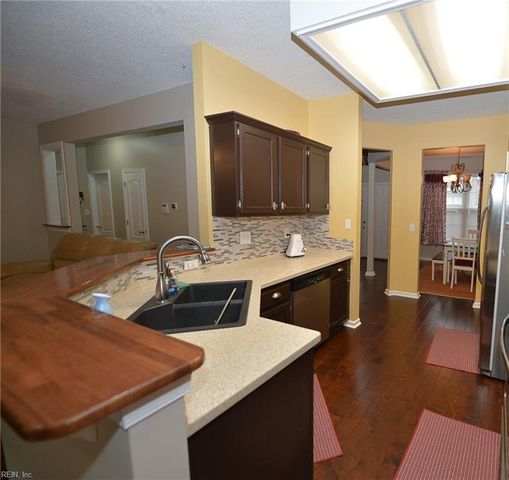 517 Whisper WALK, Chesapeake, VA 23322