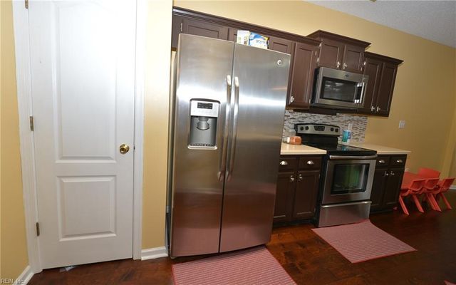 517 Whisper WALK, Chesapeake, VA 23322