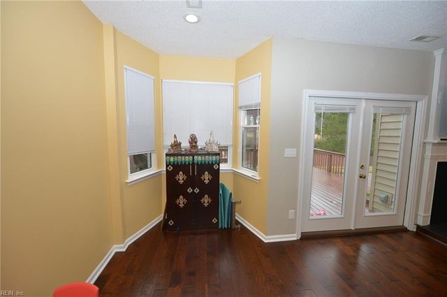 517 Whisper WALK, Chesapeake, VA 23322