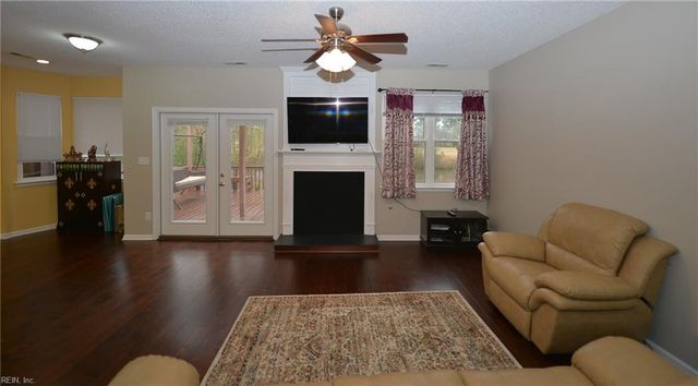 517 Whisper WALK, Chesapeake, VA 23322