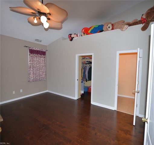 517 Whisper WALK, Chesapeake, VA 23322