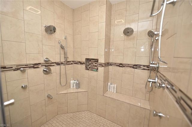 517 Whisper WALK, Chesapeake, VA 23322