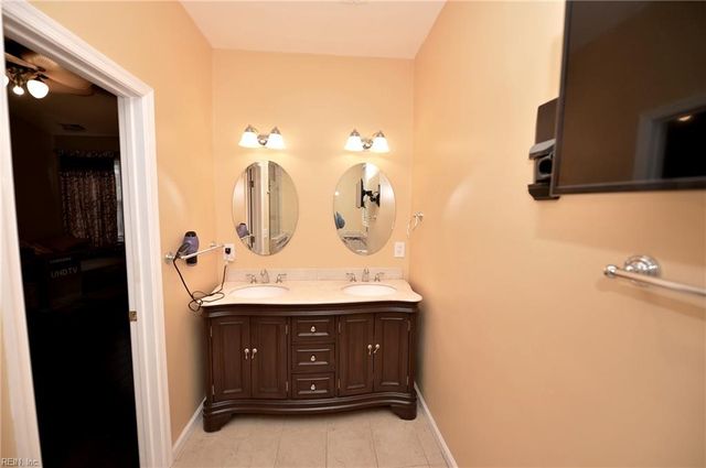 517 Whisper WALK, Chesapeake, VA 23322