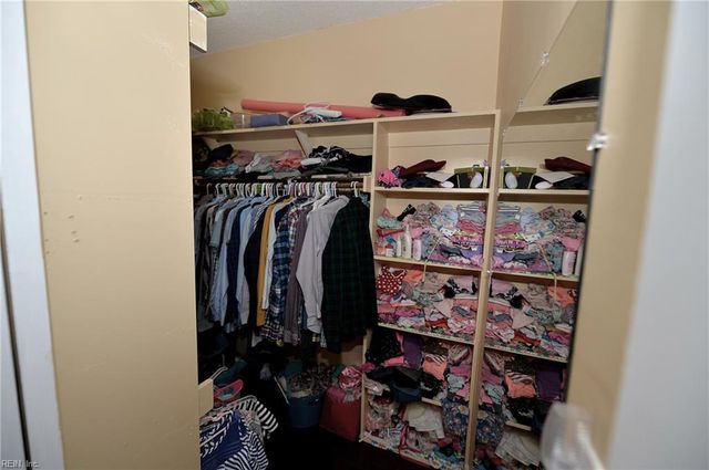 517 Whisper WALK, Chesapeake, VA 23322