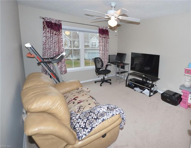 517 Whisper WALK, Chesapeake, VA 23322