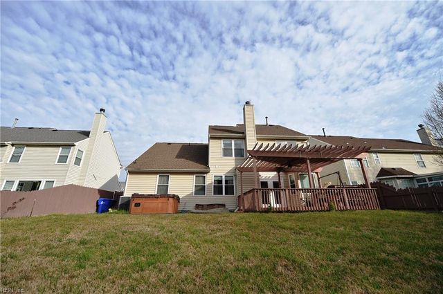 517 Whisper WALK, Chesapeake, VA 23322