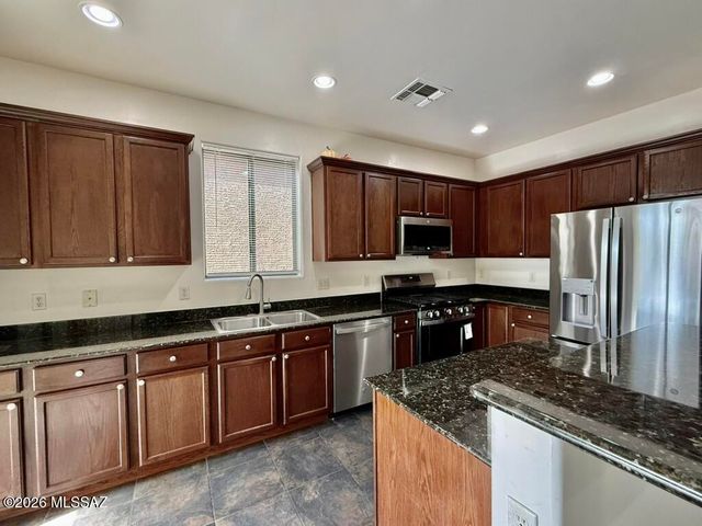 5525 N Quiet Dream Avenue, Tucson, AZ 85741