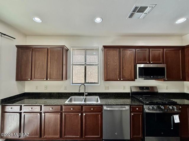 5525 N Quiet Dream Avenue, Tucson, AZ 85741