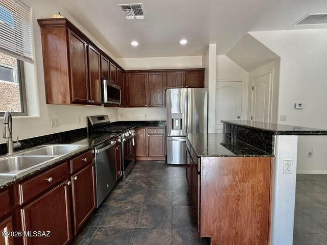 5525 N Quiet Dream Avenue, Tucson, AZ 85741
