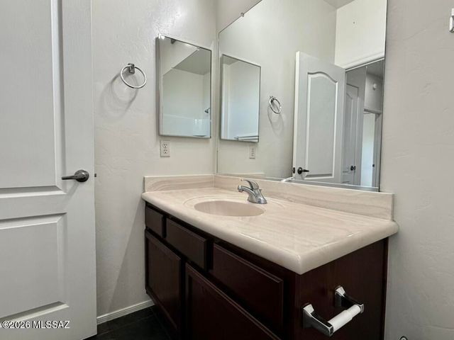 5525 N Quiet Dream Avenue, Tucson, AZ 85741