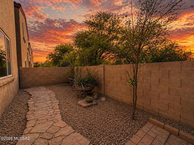 5525 N Quiet Dream Avenue, Tucson, AZ 85741