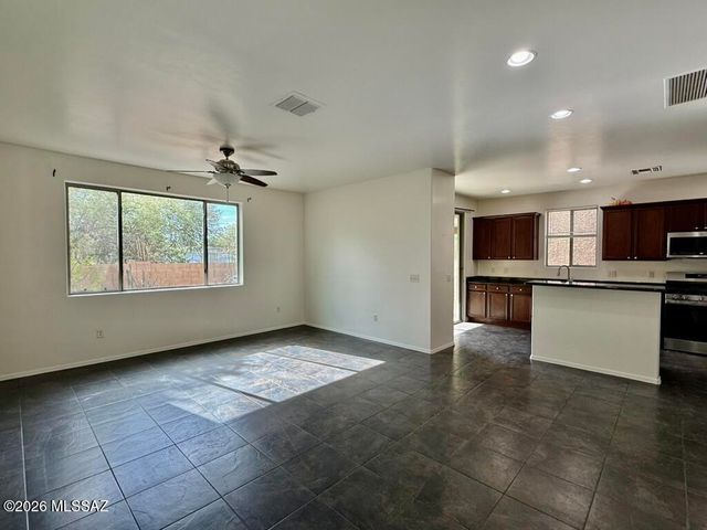 5525 N Quiet Dream Avenue, Tucson, AZ 85741