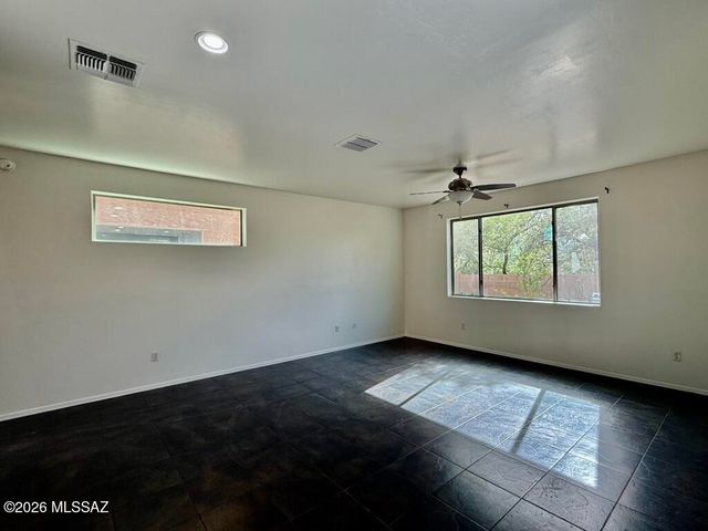 5525 N Quiet Dream Avenue, Tucson, AZ 85741