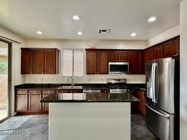 5525 N Quiet Dream Avenue, Tucson, AZ 85741