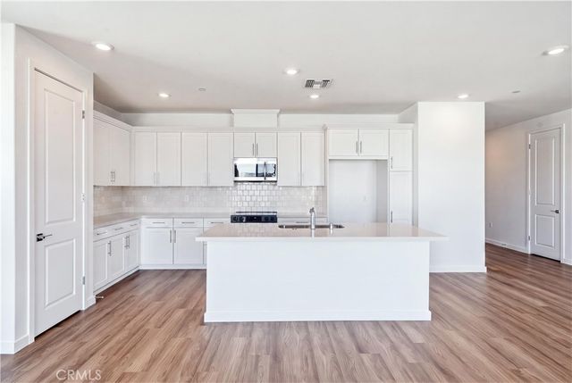 5549 W Avenue K-15, Lancaster, CA 93536
