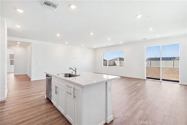 5549 W Avenue K-15, Lancaster, CA 93536