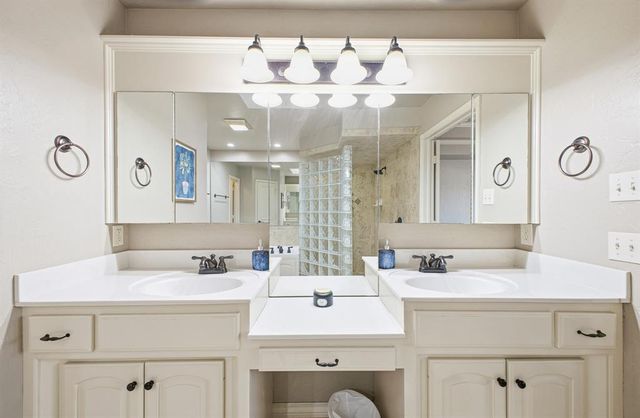 4816 Kelly Lakes Drive, Edmond, OK 73025