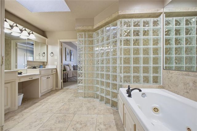 4816 Kelly Lakes Drive, Edmond, OK 73025