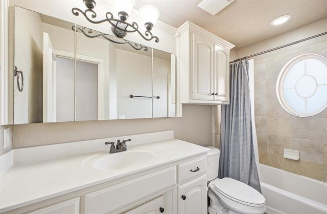 4816 Kelly Lakes Drive, Edmond, OK 73025