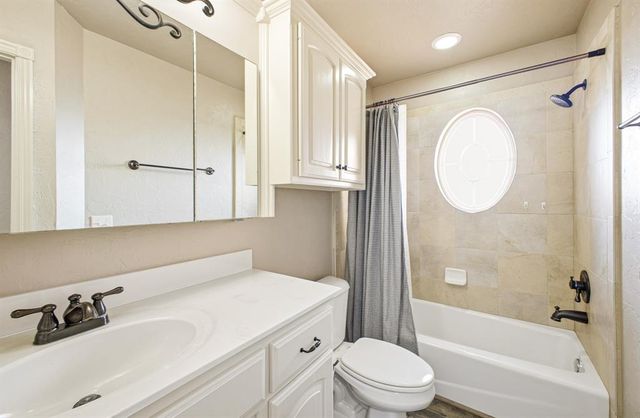 4816 Kelly Lakes Drive, Edmond, OK 73025