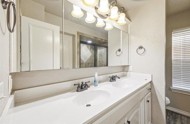 4816 Kelly Lakes Drive, Edmond, OK 73025