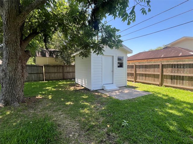 1704 Richardson Lane, Baytown, TX 77520