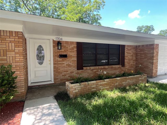 1704 Richardson Lane, Baytown, TX 77520