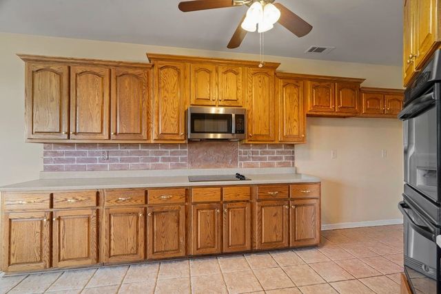 20 PINE MEADOWS LN, Oakland, TN 38060