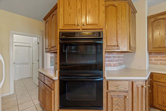 20 PINE MEADOWS LN, Oakland, TN 38060