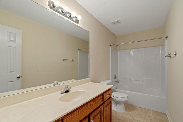20 PINE MEADOWS LN, Oakland, TN 38060