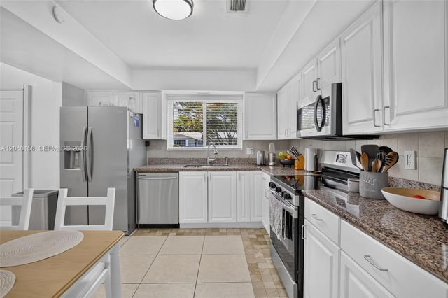 2220 N 40th Avenue, Hollywood, FL 33021