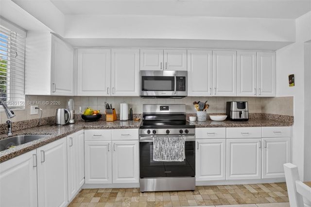 2220 N 40th Avenue, Hollywood, FL 33021