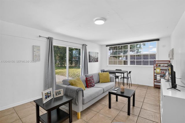 2220 N 40th Avenue, Hollywood, FL 33021