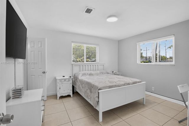 2220 N 40th Avenue, Hollywood, FL 33021