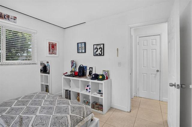 2220 N 40th Avenue, Hollywood, FL 33021