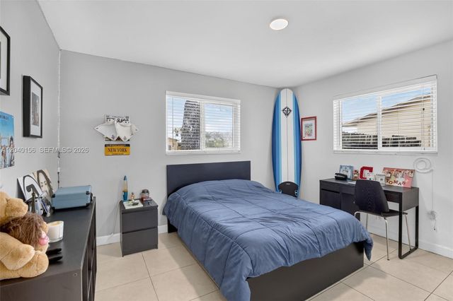 2220 N 40th Avenue, Hollywood, FL 33021