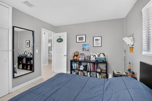2220 N 40th Avenue, Hollywood, FL 33021