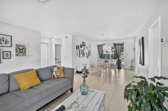 2220 N 40th Avenue, Hollywood, FL 33021