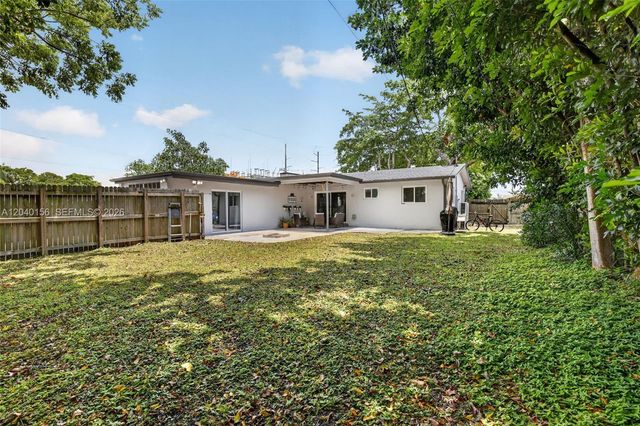 2220 N 40th Avenue, Hollywood, FL 33021